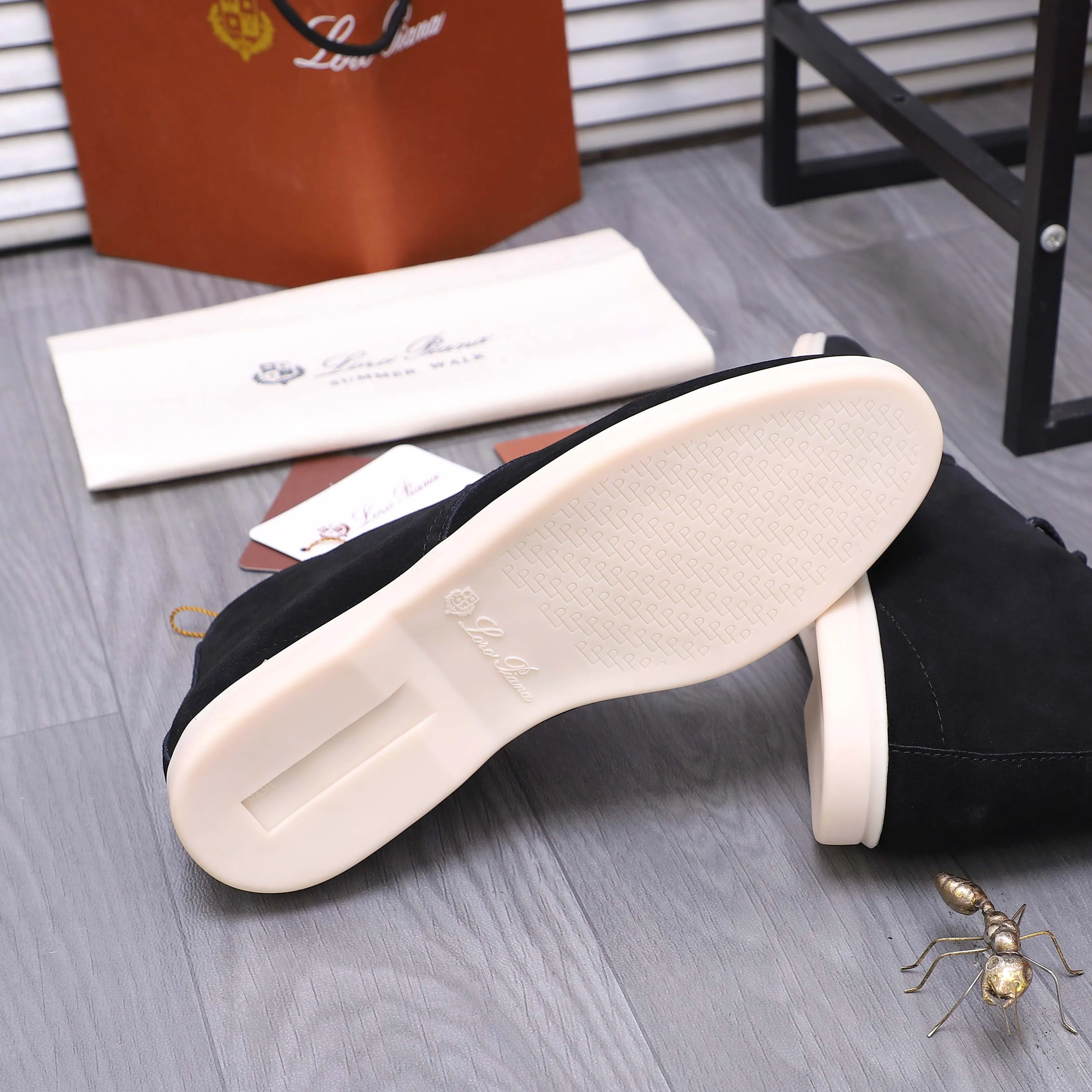 Men's shoes 💰442 Product trademark: Loro Men's shoes 💰iana "nuoyoupianran" high-top casual shoes Regular size: 38-45 (custom-made 45 non-returnable) Product materials: Selected frosted cowhide upper, cowhide lining, original outsole